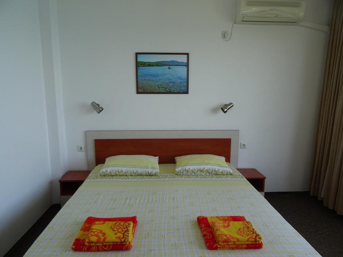 Dobrevi Guest House Primorsko Exteriör bild