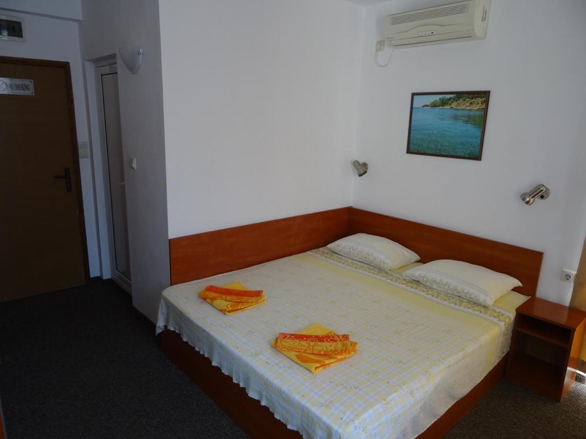 Dobrevi Guest House Primorsko Exteriör bild