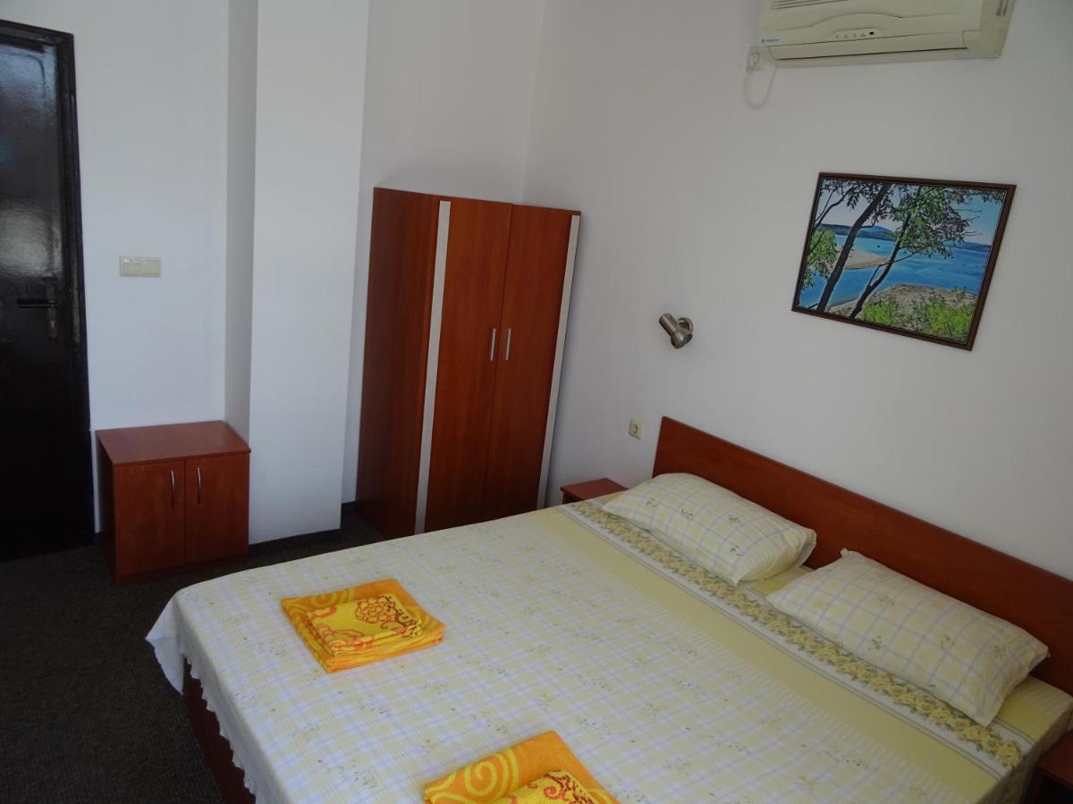 Dobrevi Guest House Primorsko Exteriör bild