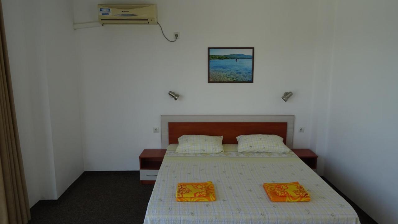 Dobrevi Guest House Primorsko Exteriör bild